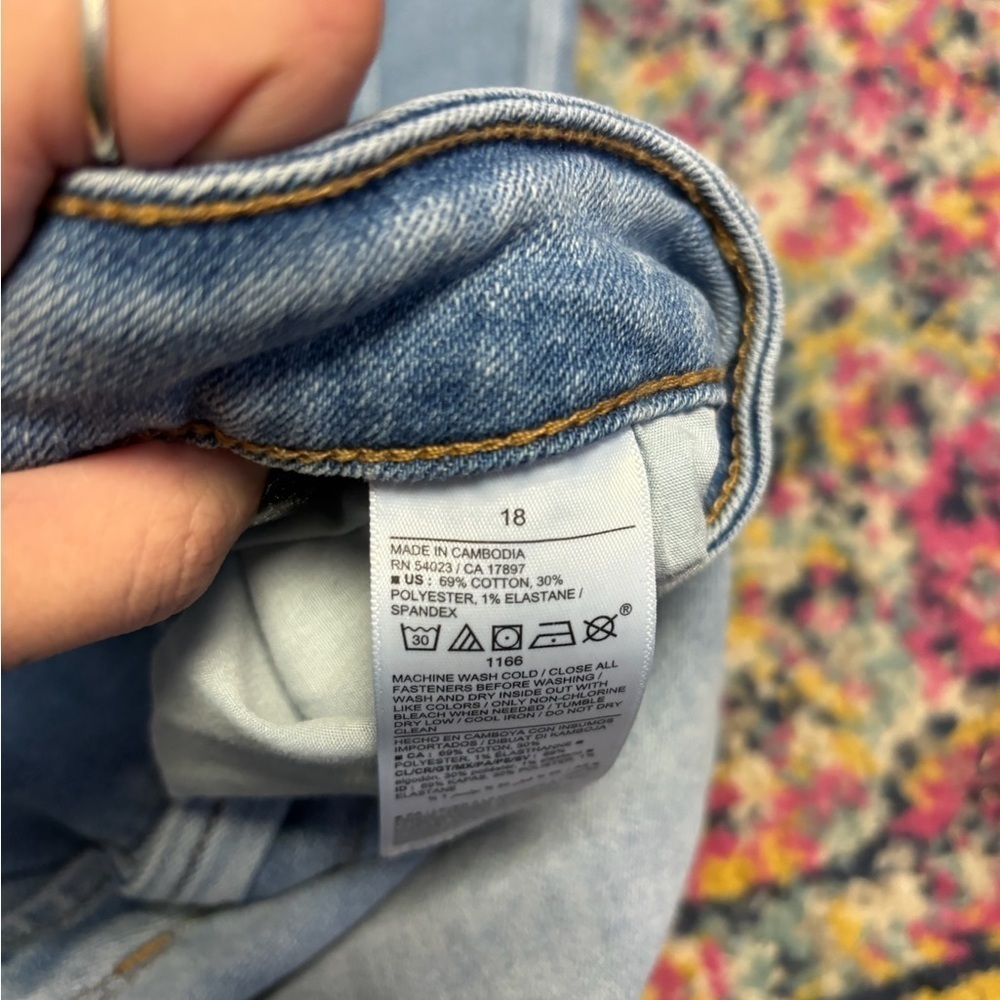 0824-37 Old Navy Mid Rise Bootcut Jeans - Picture 2 of 3